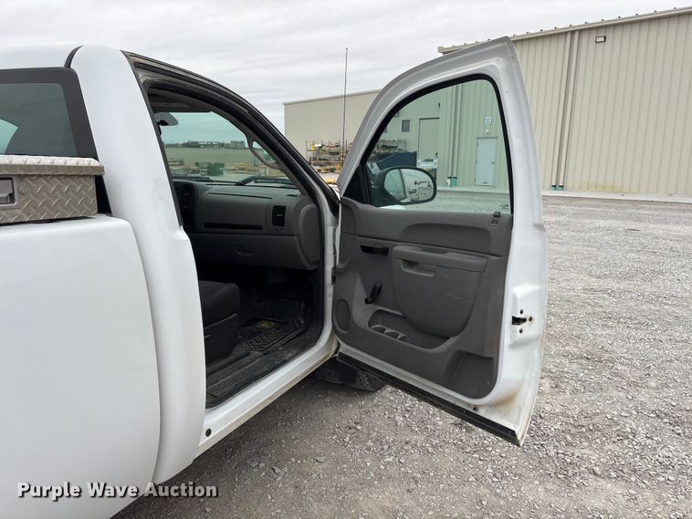 image for item FG2823 2013 Chevrolet Silverado 1500 pickup truck