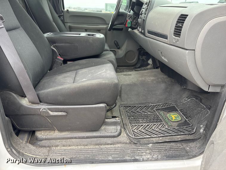 image for item FG2823 2013 Chevrolet Silverado 1500 pickup truck