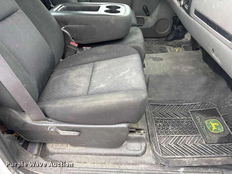 image for item FG2823 2013 Chevrolet Silverado 1500 pickup truck