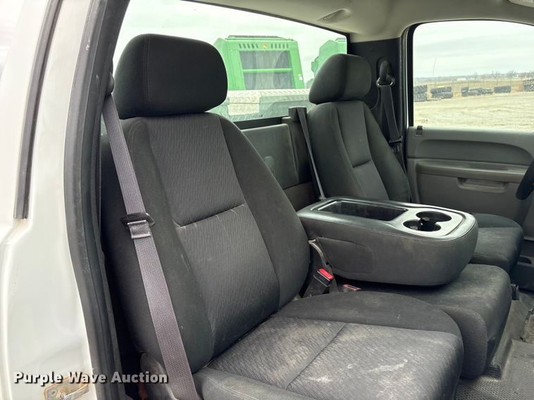 image for item FG2823 2013 Chevrolet Silverado 1500 pickup truck