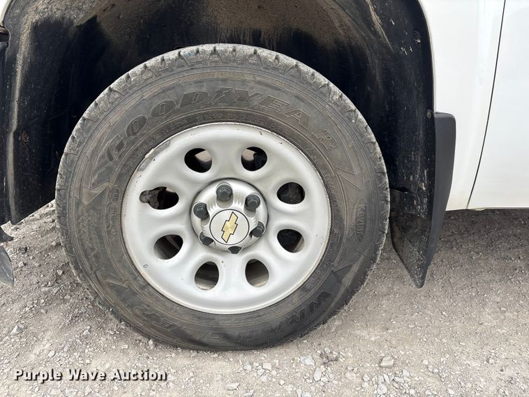 image for item FG2823 2013 Chevrolet Silverado 1500 pickup truck