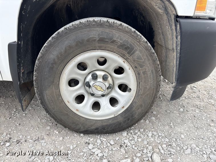 image for item FG2823 2013 Chevrolet Silverado 1500 pickup truck