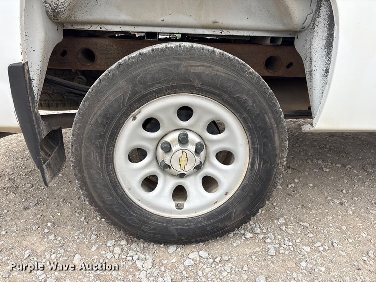 image for item FG2823 2013 Chevrolet Silverado 1500 pickup truck