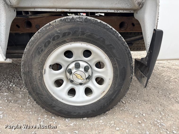 image for item FG2823 2013 Chevrolet Silverado 1500 pickup truck