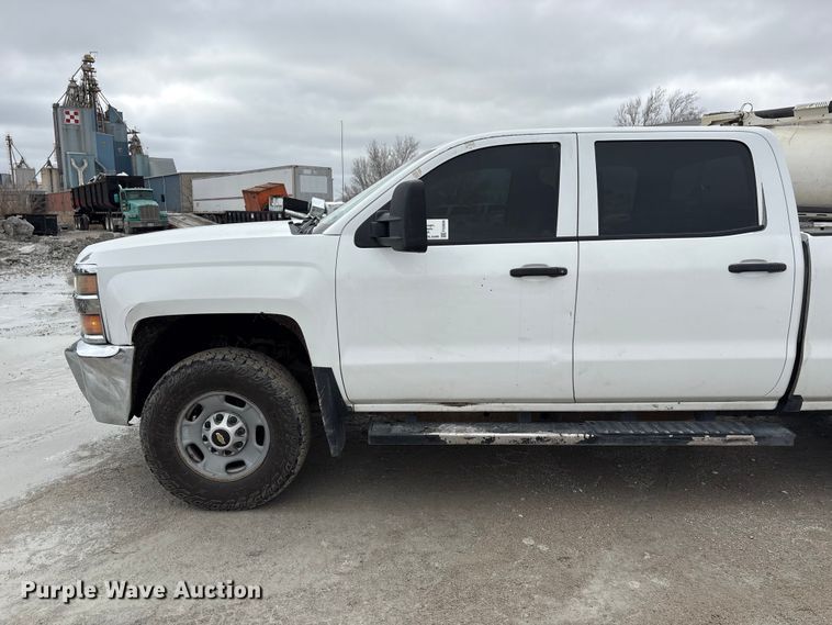 image for item FG2826 2016 Chevrolet Silverado 2500HD Crew Cab pickup truck