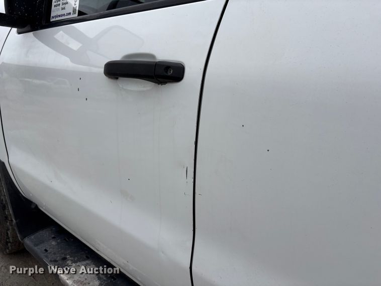 image for item FG2826 2016 Chevrolet Silverado 2500HD Crew Cab pickup truck