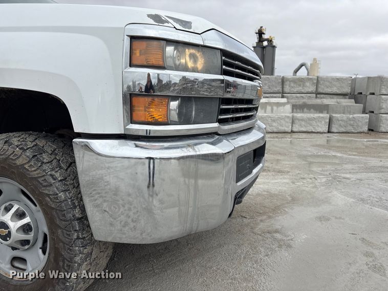 image for item FG2826 2016 Chevrolet Silverado 2500HD Crew Cab pickup truck