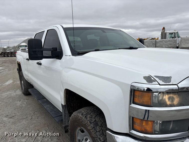 image for item FG2826 2016 Chevrolet Silverado 2500HD Crew Cab pickup truck