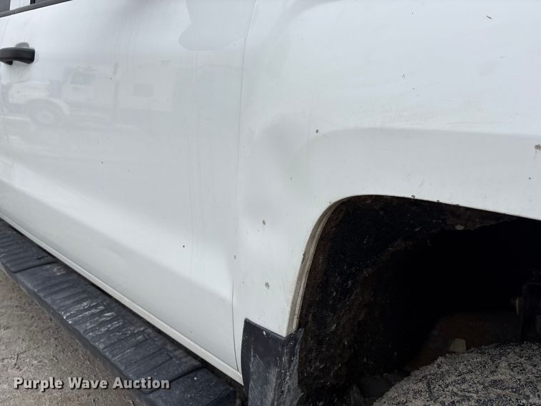 image for item FG2826 2016 Chevrolet Silverado 2500HD Crew Cab pickup truck