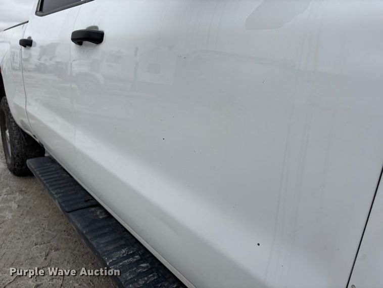 image for item FG2826 2016 Chevrolet Silverado 2500HD Crew Cab pickup truck