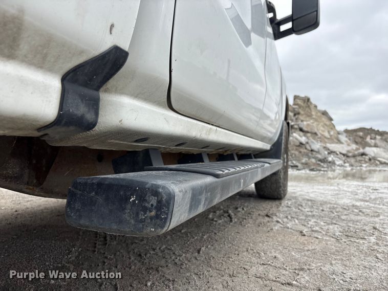 image for item FG2826 2016 Chevrolet Silverado 2500HD Crew Cab pickup truck