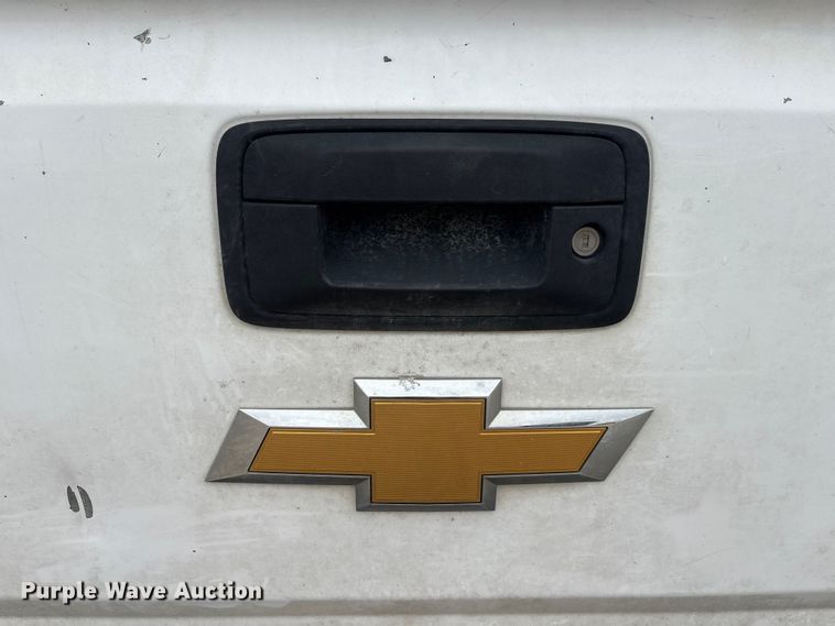 image for item FG2826 2016 Chevrolet Silverado 2500HD Crew Cab pickup truck