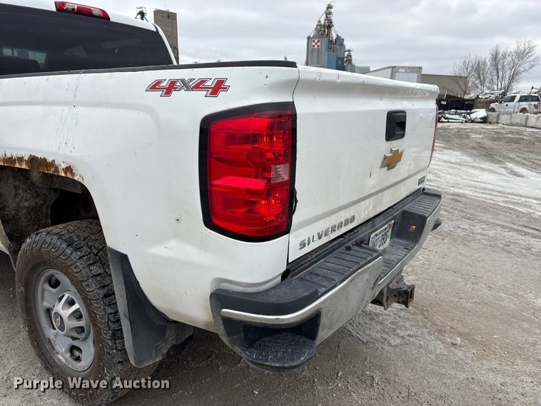 image for item FG2826 2016 Chevrolet Silverado 2500HD Crew Cab pickup truck