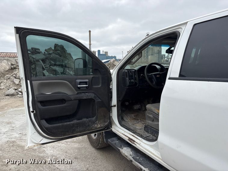 image for item FG2826 2016 Chevrolet Silverado 2500HD Crew Cab pickup truck