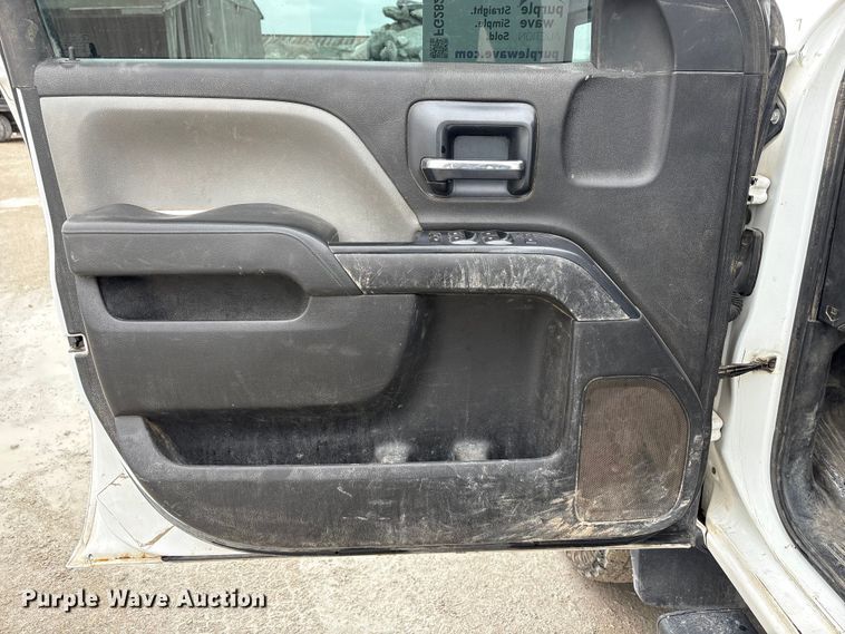 image for item FG2826 2016 Chevrolet Silverado 2500HD Crew Cab pickup truck