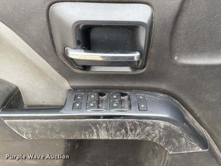 image for item FG2826 2016 Chevrolet Silverado 2500HD Crew Cab pickup truck