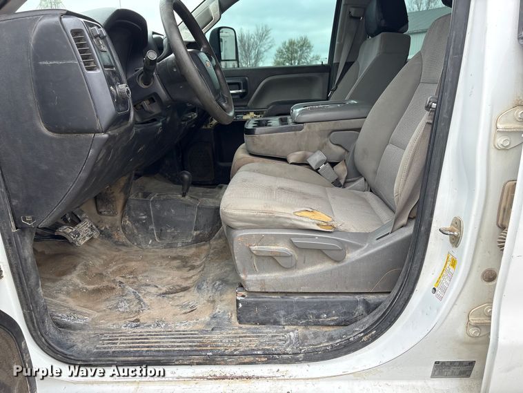 image for item FG2826 2016 Chevrolet Silverado 2500HD Crew Cab pickup truck