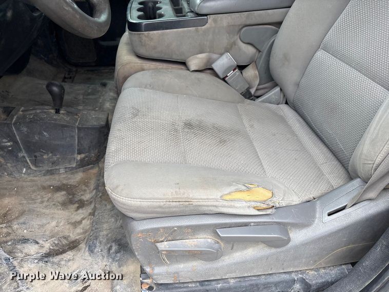 image for item FG2826 2016 Chevrolet Silverado 2500HD Crew Cab pickup truck