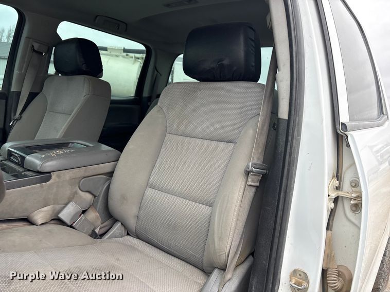 image for item FG2826 2016 Chevrolet Silverado 2500HD Crew Cab pickup truck