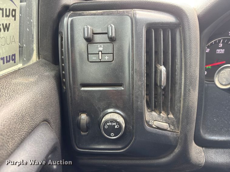 image for item FG2826 2016 Chevrolet Silverado 2500HD Crew Cab pickup truck