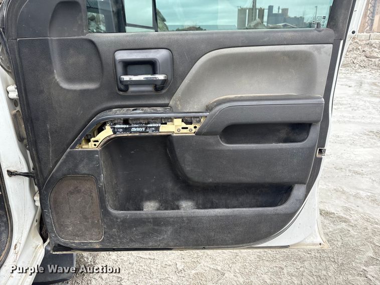 image for item FG2826 2016 Chevrolet Silverado 2500HD Crew Cab pickup truck