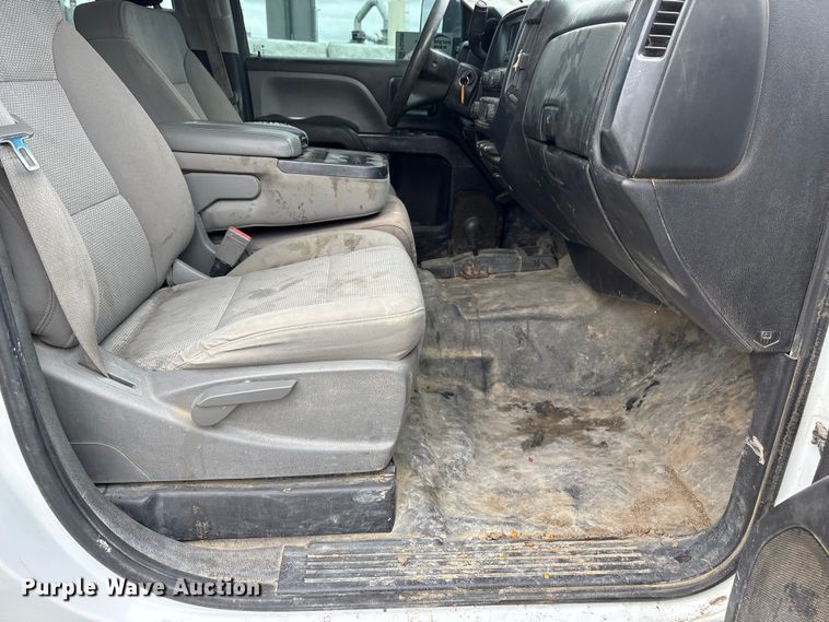 image for item FG2826 2016 Chevrolet Silverado 2500HD Crew Cab pickup truck