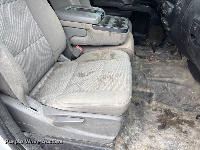 image for item FG2826 2016 Chevrolet Silverado 2500HD Crew Cab pickup truck