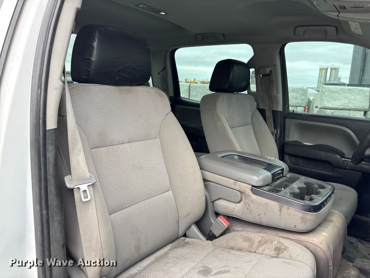 image for item FG2826 2016 Chevrolet Silverado 2500HD Crew Cab pickup truck