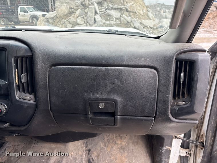 image for item FG2826 2016 Chevrolet Silverado 2500HD Crew Cab pickup truck