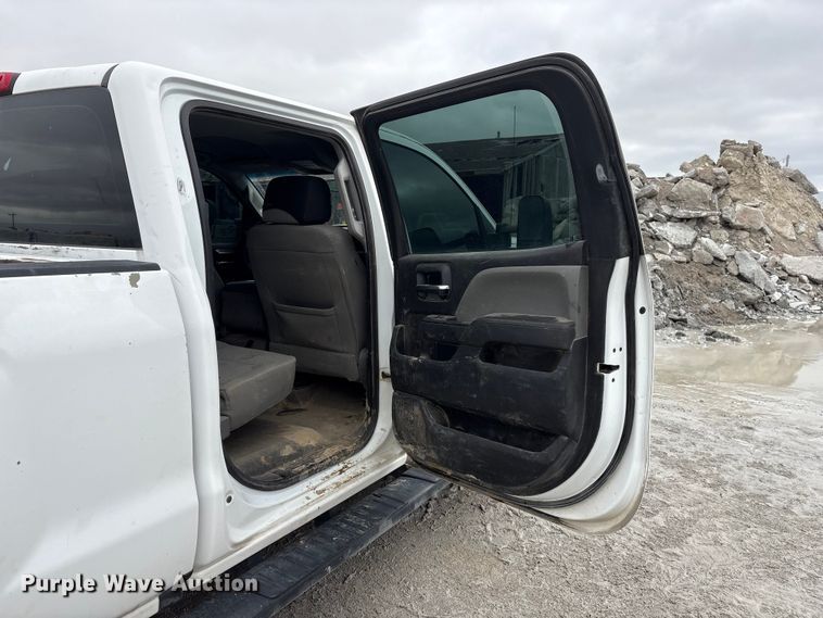 image for item FG2826 2016 Chevrolet Silverado 2500HD Crew Cab pickup truck