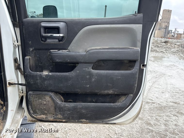 image for item FG2826 2016 Chevrolet Silverado 2500HD Crew Cab pickup truck