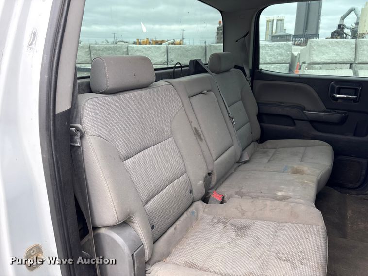 image for item FG2826 2016 Chevrolet Silverado 2500HD Crew Cab pickup truck