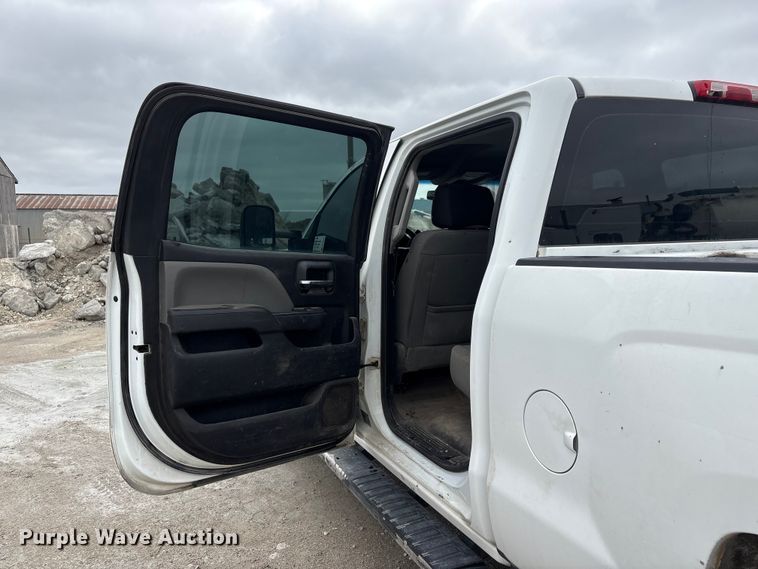 image for item FG2826 2016 Chevrolet Silverado 2500HD Crew Cab pickup truck