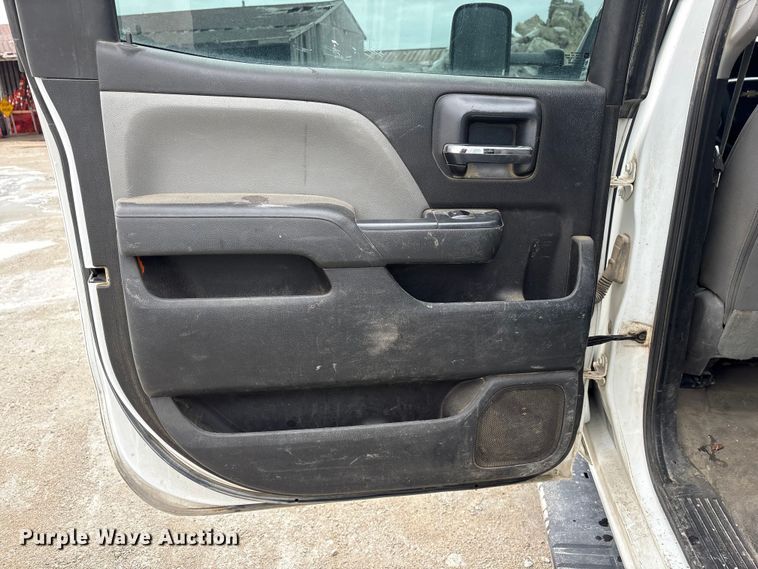 image for item FG2826 2016 Chevrolet Silverado 2500HD Crew Cab pickup truck