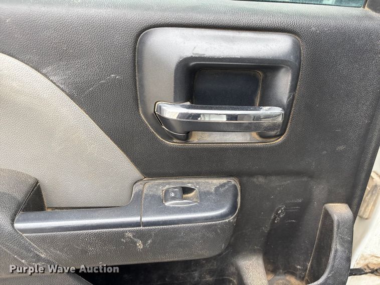 image for item FG2826 2016 Chevrolet Silverado 2500HD Crew Cab pickup truck