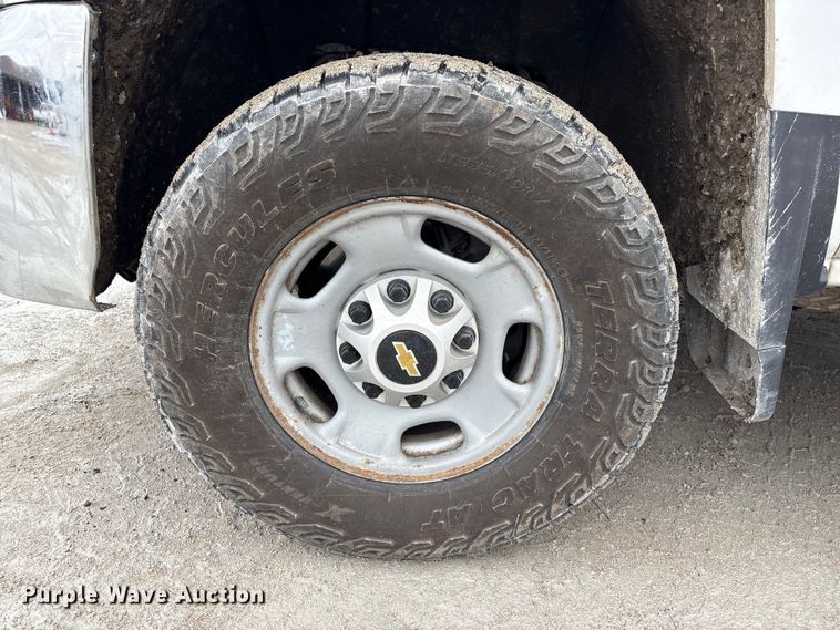 image for item FG2826 2016 Chevrolet Silverado 2500HD Crew Cab pickup truck