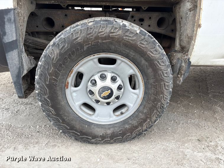 image for item FG2826 2016 Chevrolet Silverado 2500HD Crew Cab pickup truck