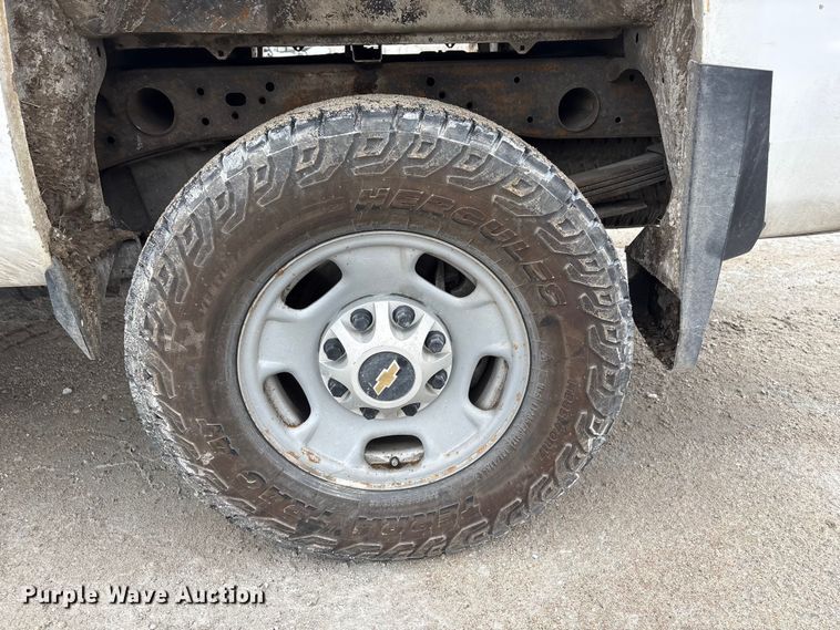 image for item FG2826 2016 Chevrolet Silverado 2500HD Crew Cab pickup truck