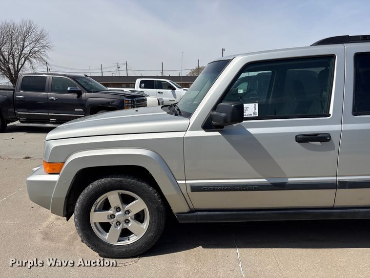 image for item FG2843 2006 Jeep Commander SUV