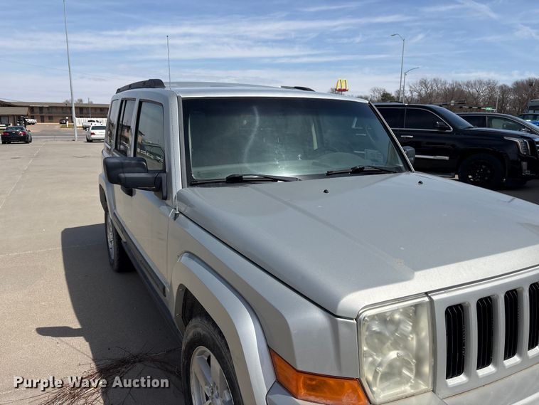 image for item FG2843 2006 Jeep Commander SUV