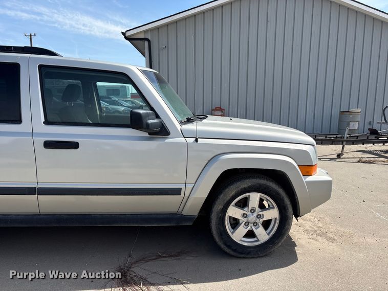 image for item FG2843 2006 Jeep Commander SUV