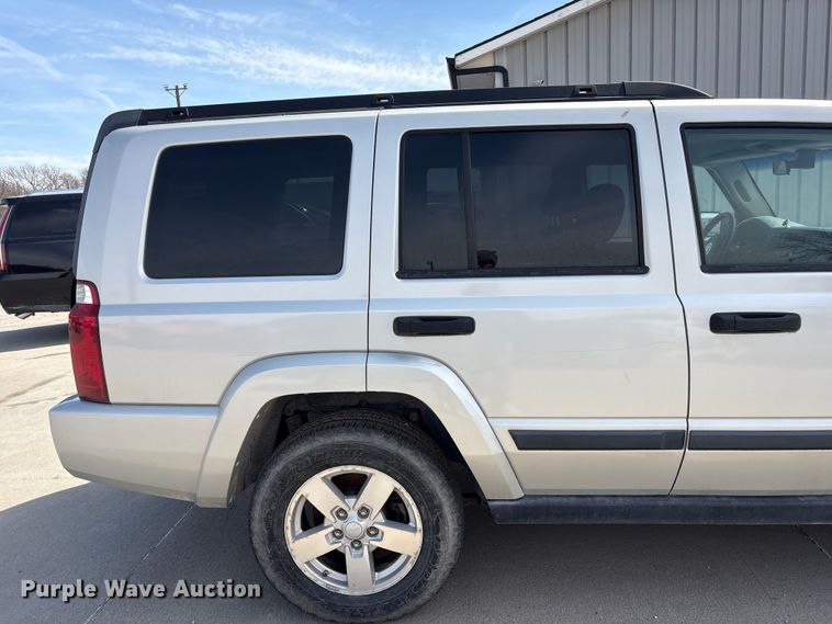 image for item FG2843 2006 Jeep Commander SUV