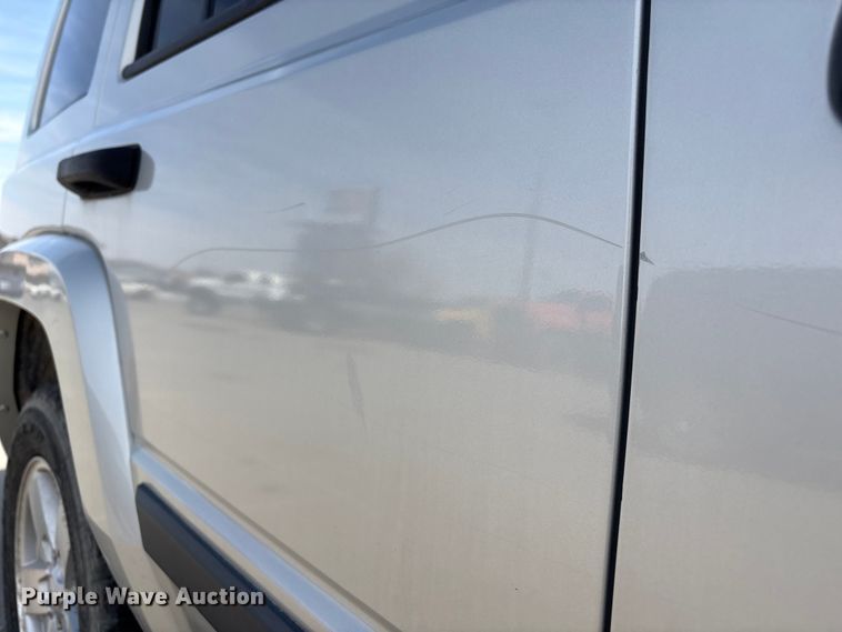 image for item FG2843 2006 Jeep Commander SUV