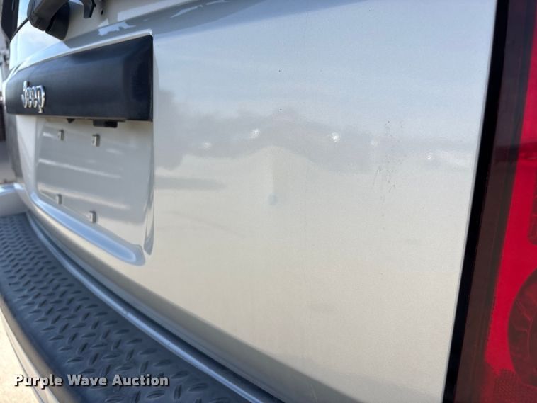 image for item FG2843 2006 Jeep Commander SUV