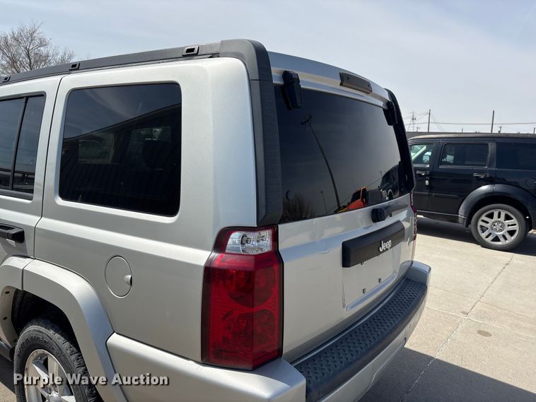 image for item FG2843 2006 Jeep Commander SUV
