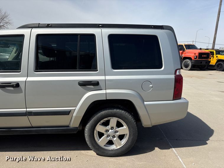 image for item FG2843 2006 Jeep Commander SUV