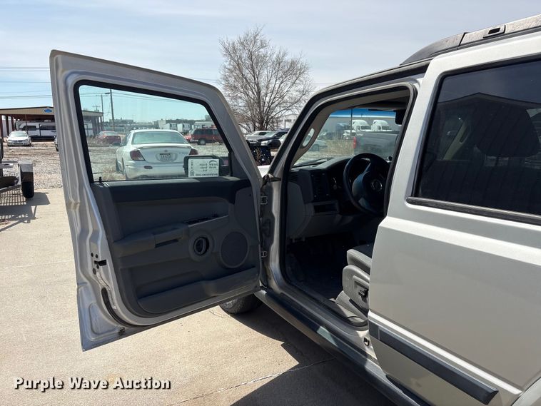 image for item FG2843 2006 Jeep Commander SUV