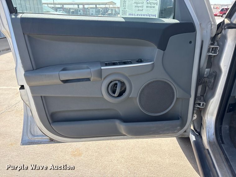 image for item FG2843 2006 Jeep Commander SUV