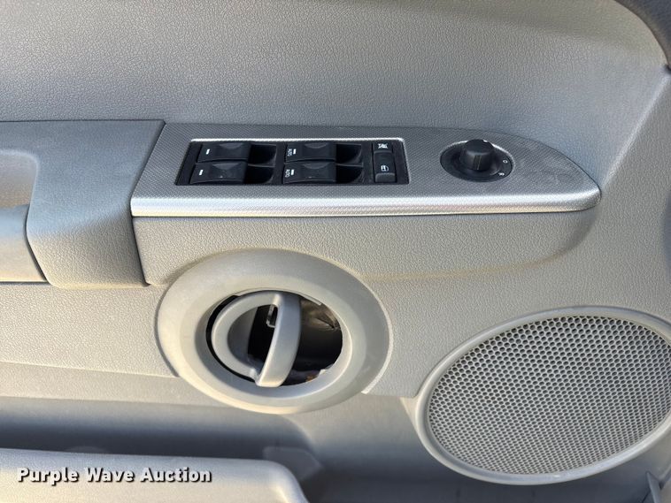 image for item FG2843 2006 Jeep Commander SUV