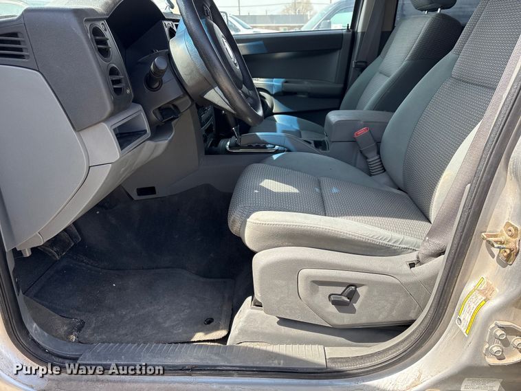 image for item FG2843 2006 Jeep Commander SUV